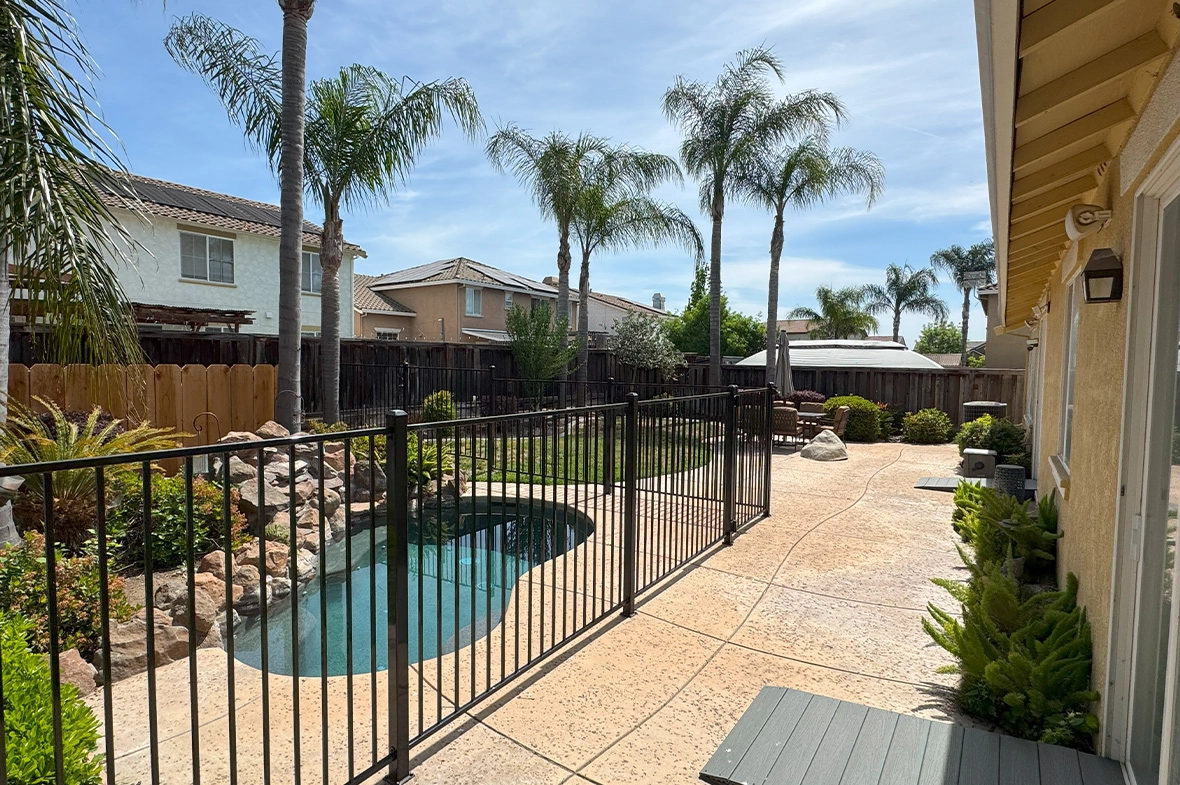 backyard-with-water-feature